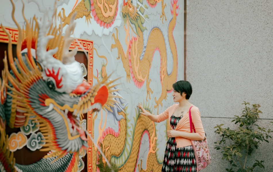 近期著迷於釉上彩技藝的倪瑞宏，以此技法向過去仙女藝術家身分告別。