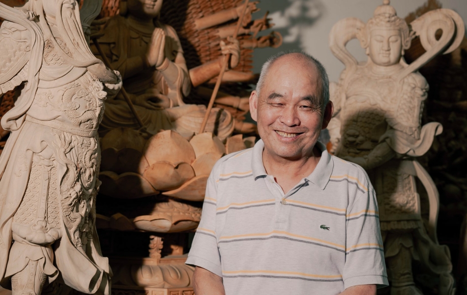 小型佛雕在王水村的巧手雕刻下總是栩栩如生