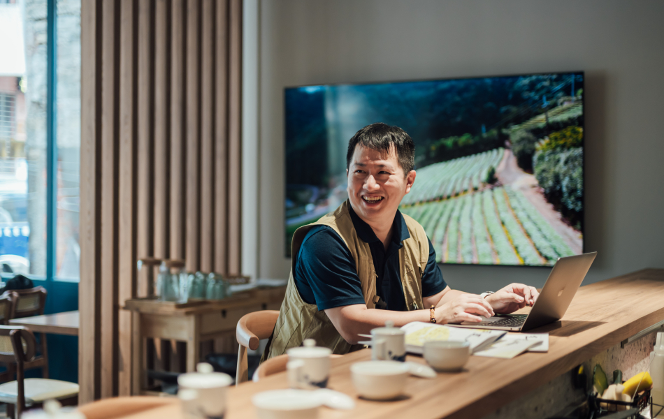 《走水》主編詹培昕特別安排在夥伴的空間「有種茶 UChung」訪談，也呈現出刊物編輯過程彈性協作、變動的特質。