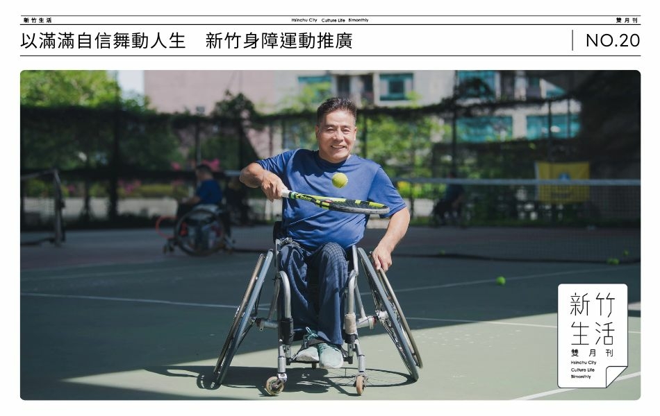 柯聰賢理事長靈活地操控輪椅，同時控制球拍拍面。